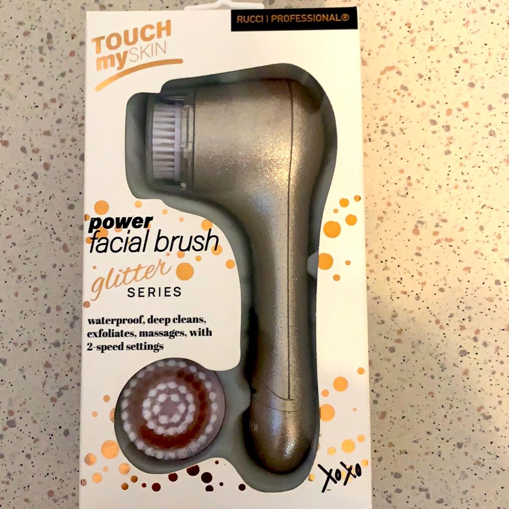 Facial brush new in box